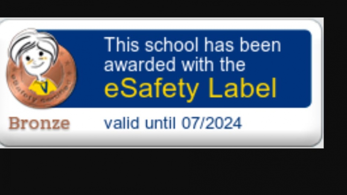 Okulumuz Bronz e-Safety Label (e-Güvenlik Okul Etiketi) İle Ödüllendirilmiştir